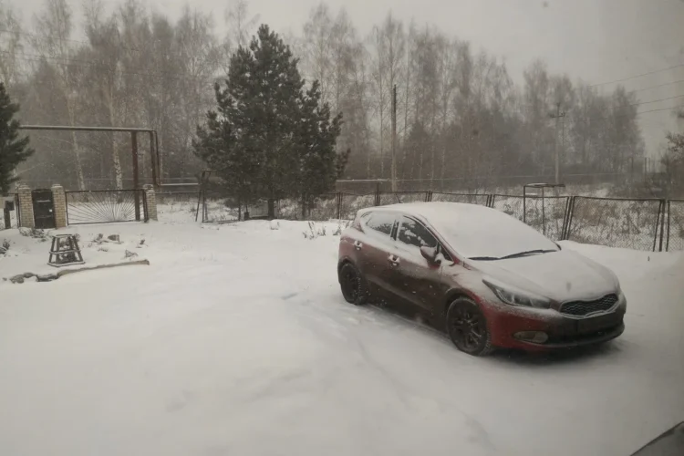 Kia Ceed JD на нешипованной зимней резине в снегу