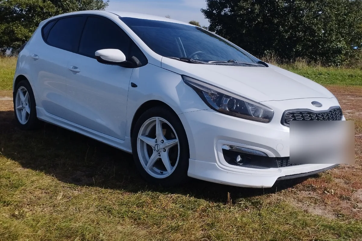 Передний бампер Kia Ceed JD с накладкой-губой