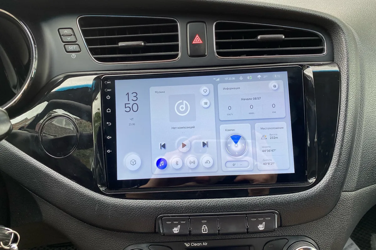 Android-магнитола Teyes в торпедо Kia Ceed JD