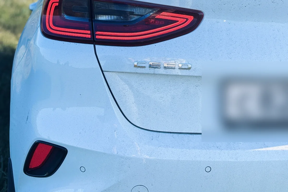 Корма Kia Ceed CD хэтчбек с датчиками парктроника