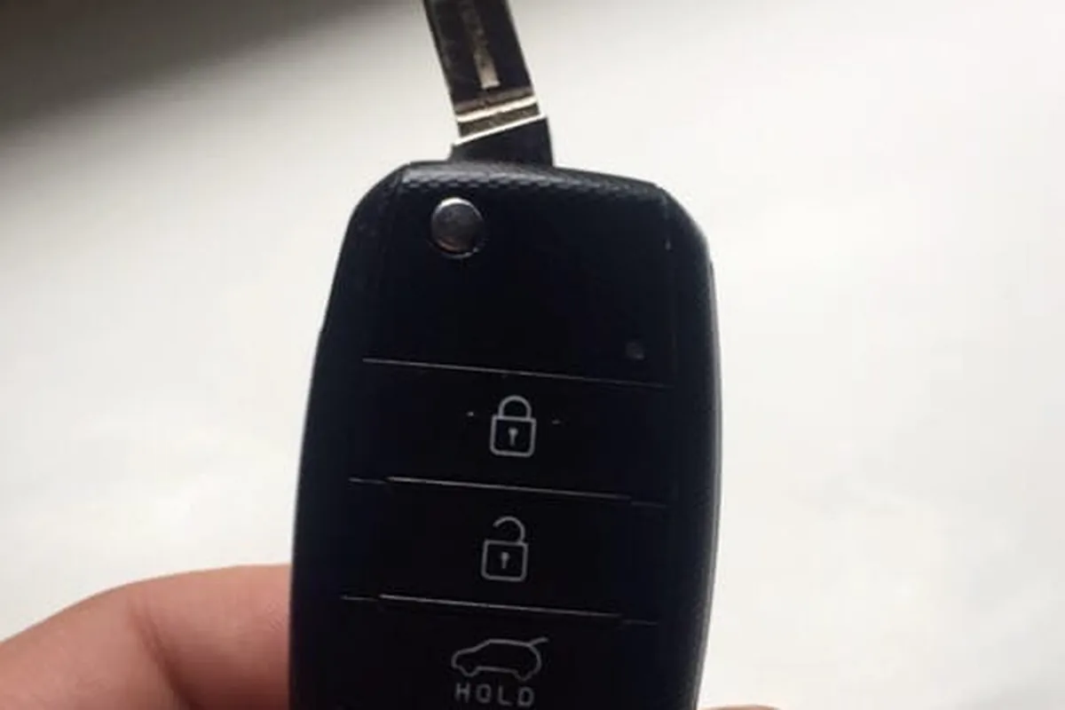 Выкидной ключ Kia Ceed с тремя кнопками