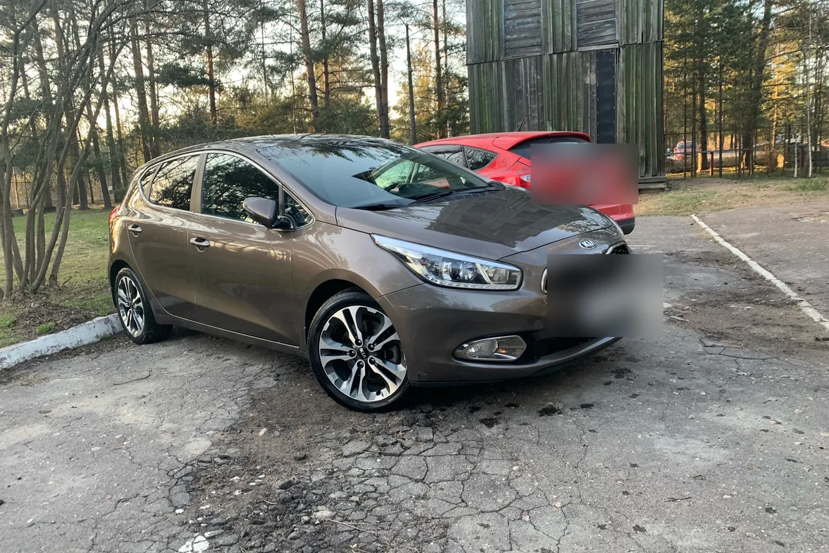 Kia Ceed JD хэтчбек, у которого колодки кончились за 10 тыс. км