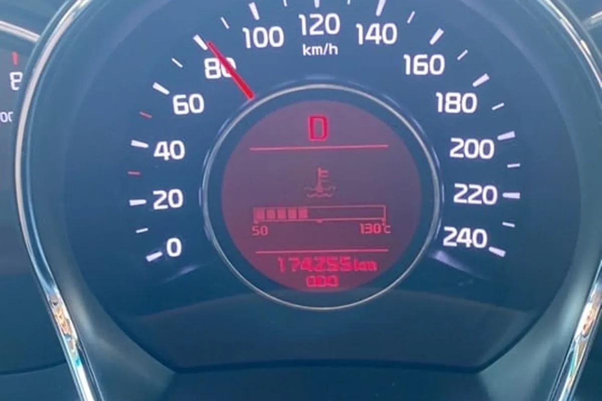 Указатель температуры на приборной панели Kia Ceed JD
