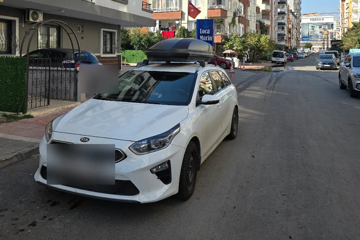 Kia Ceed CD универсал 2020 года с боксом на крыше