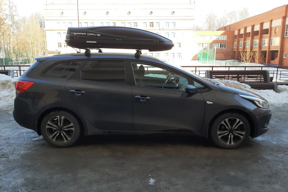 Kia Ceed JD SW с боксом Terra Drive на крыше