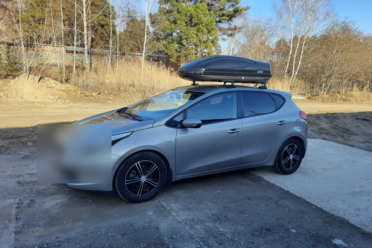Kia Ceed JD хэтчбек с боксом на крыше