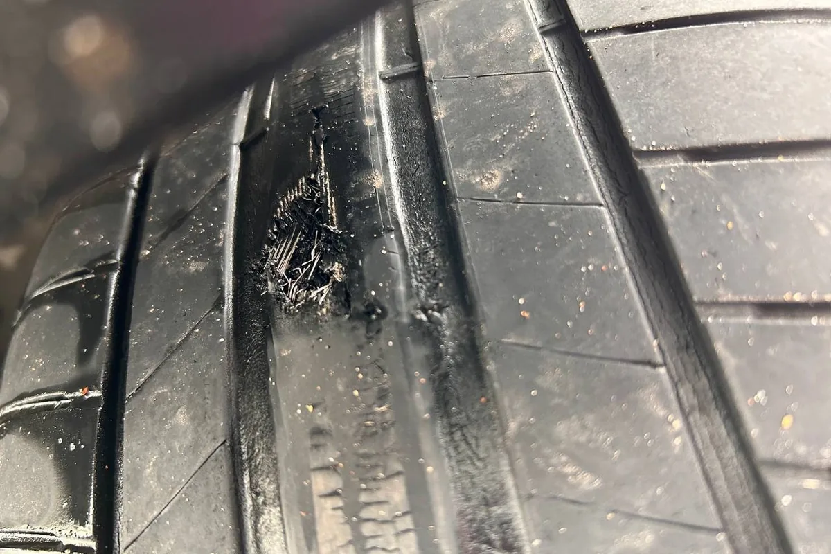 Разрыв корда и грыжа на протекторе шины Kia Ceed CD