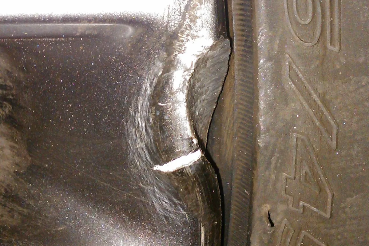 Порез боковины низкопрофильной шины 225/45 R17 Kia Ceed