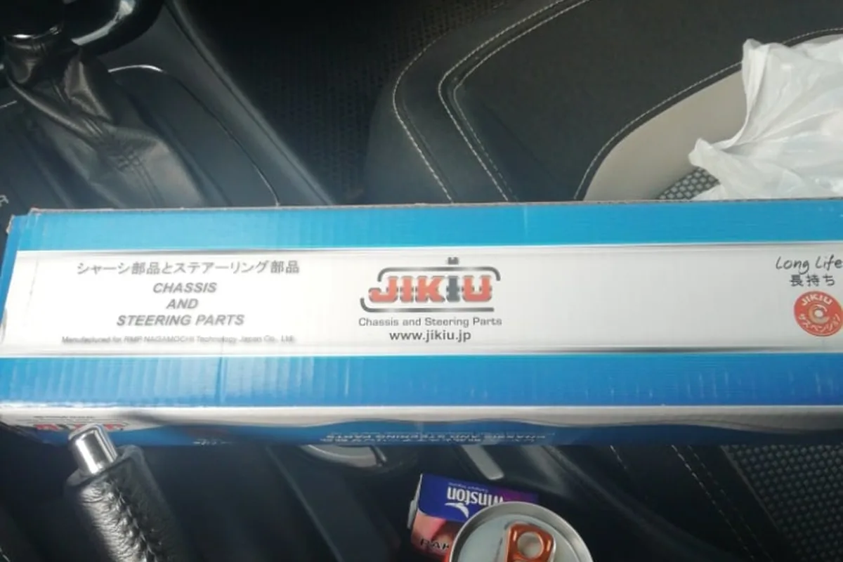 Коробка со стойками стабилизатора JIKIU в салоне Kia Ceed
