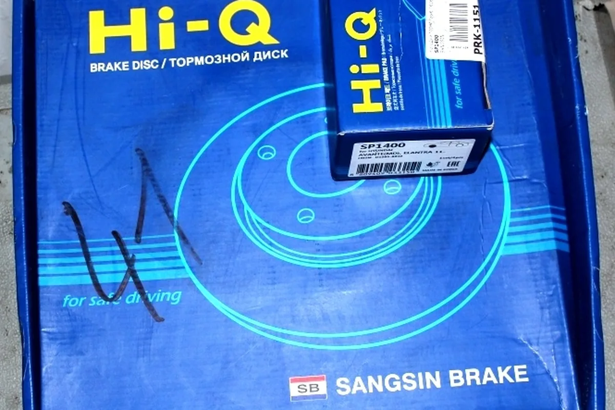 Тормозные диски и колодки Hi-Q в коробках для Kia Ceed