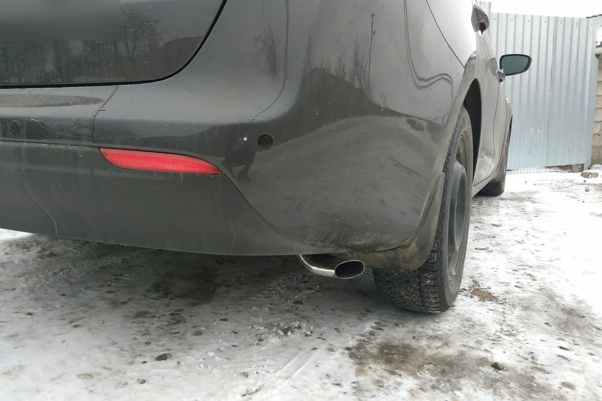 Выхлопная труба Kia Ceed JD, выведенная вправо