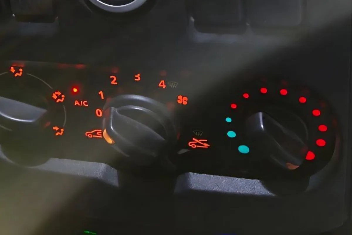 Круглые ручки климата Lada Largus с подсветкой