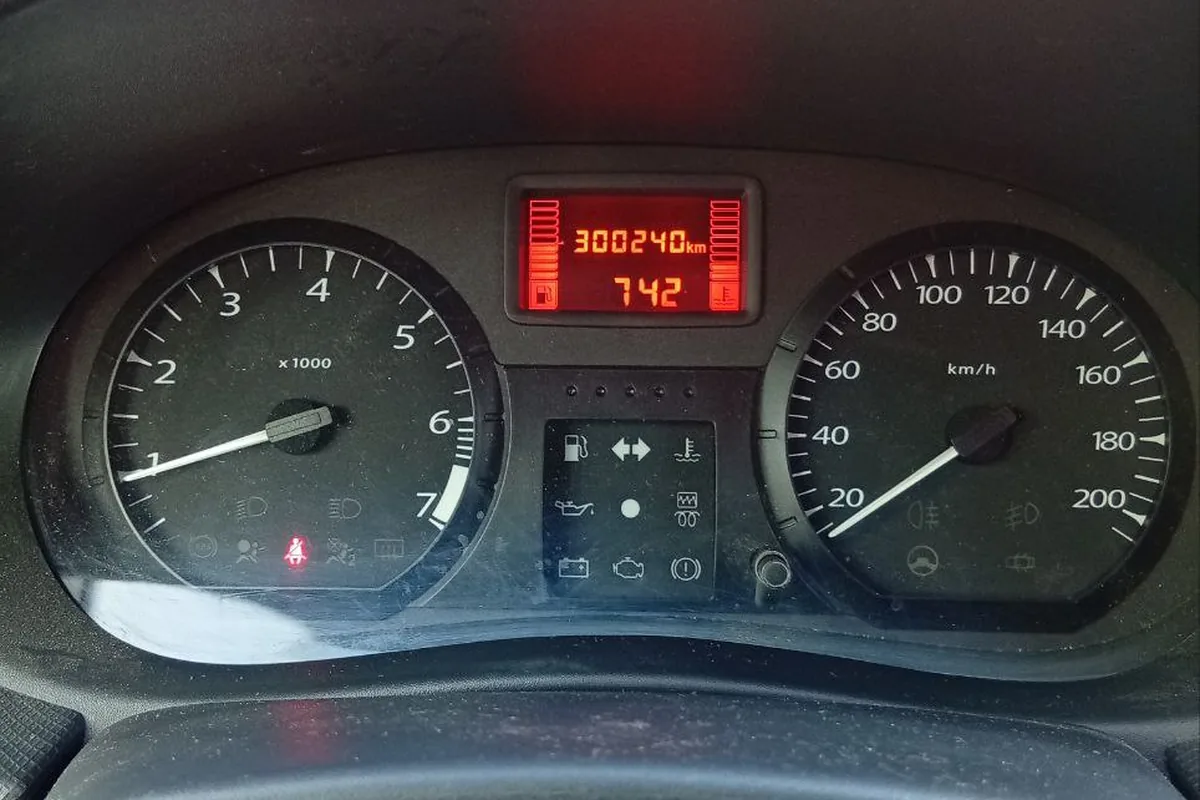 Приборная панель Lada Largus с пробегом 300 240 км