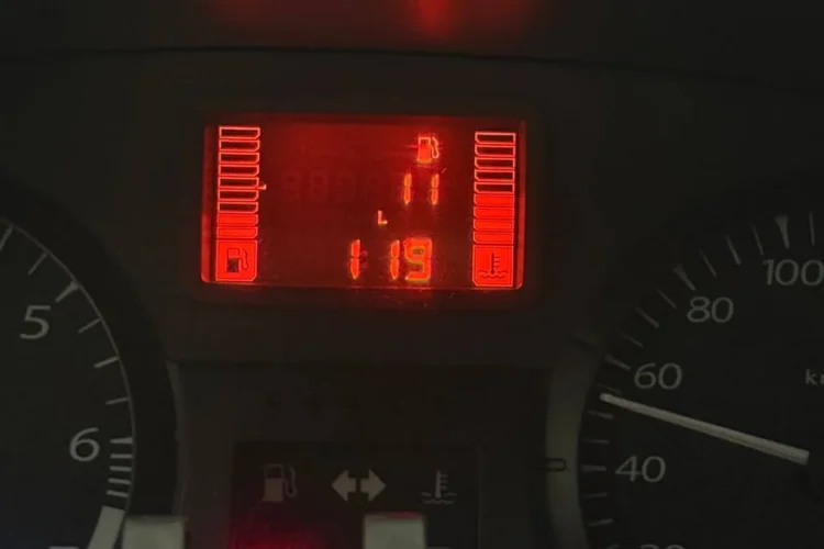 Приборка Lada Largus после заправки под горловину