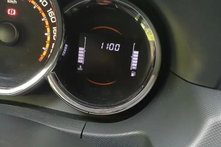 Шкала температуры на приборке Lada Largus FL