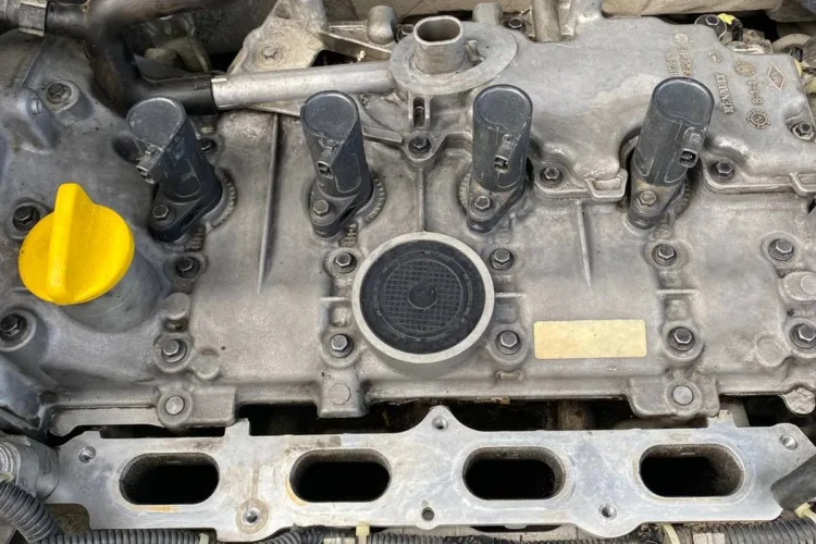 Головка K4M Lada Largus со снятым впускным коллектором