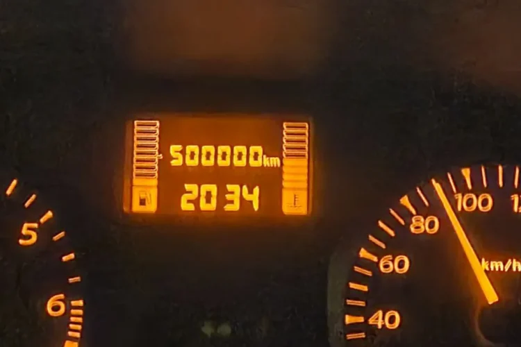 Одометр Lada Largus с K7M на отметке 500 000 км
