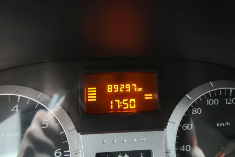 Дисплей приборной панели Lada Largus с пропавшей сеткой
