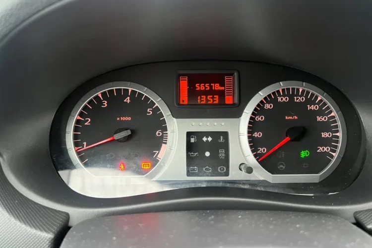 Приборная панель Lada Largus при прогреве зимой