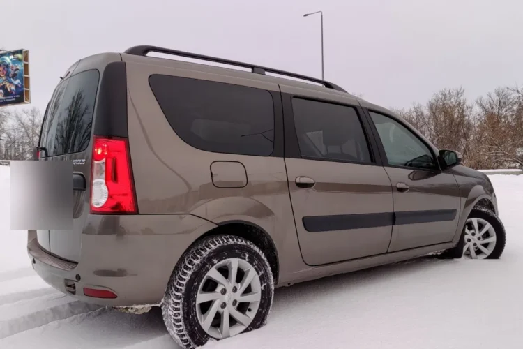 Lada Largus на литых дисках с шинами 195/65 R15