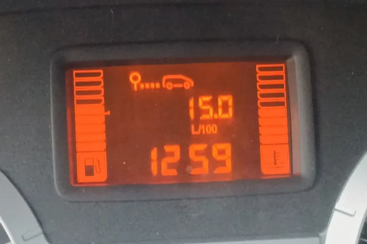 Бортовой компьютер Lada Largus: расход 15 л/100 км