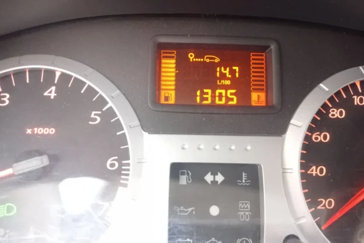 Бортовой компьютер Lada Largus: 14,7 л/100 км в пробке