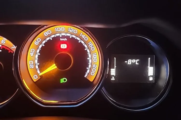 Приборная панель Lada Largus при -8 °C после автозапуска