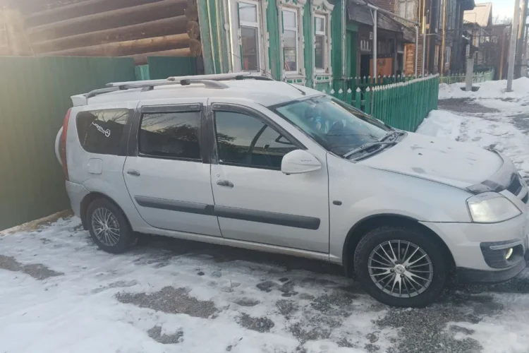 Lada Largus на зимней резине в снегу