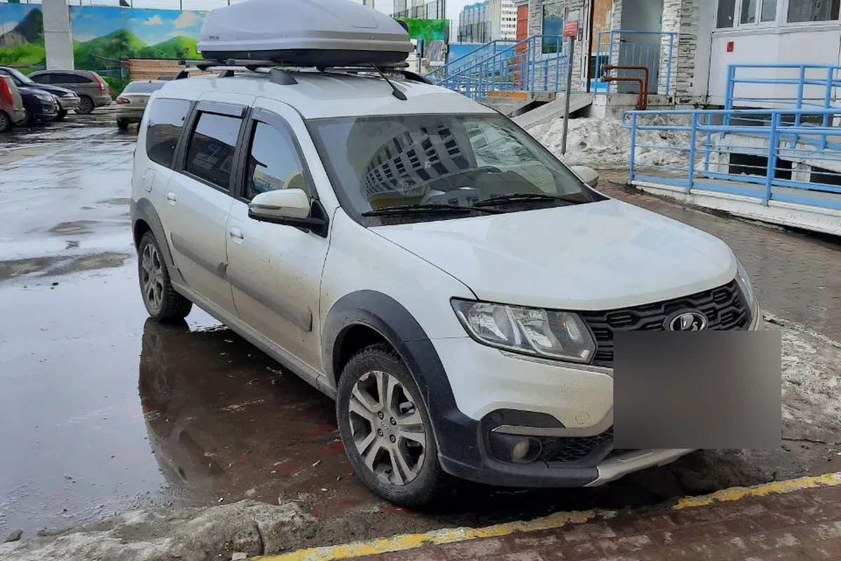 Lada Largus Cross FL с боксом на крыше после установки газа