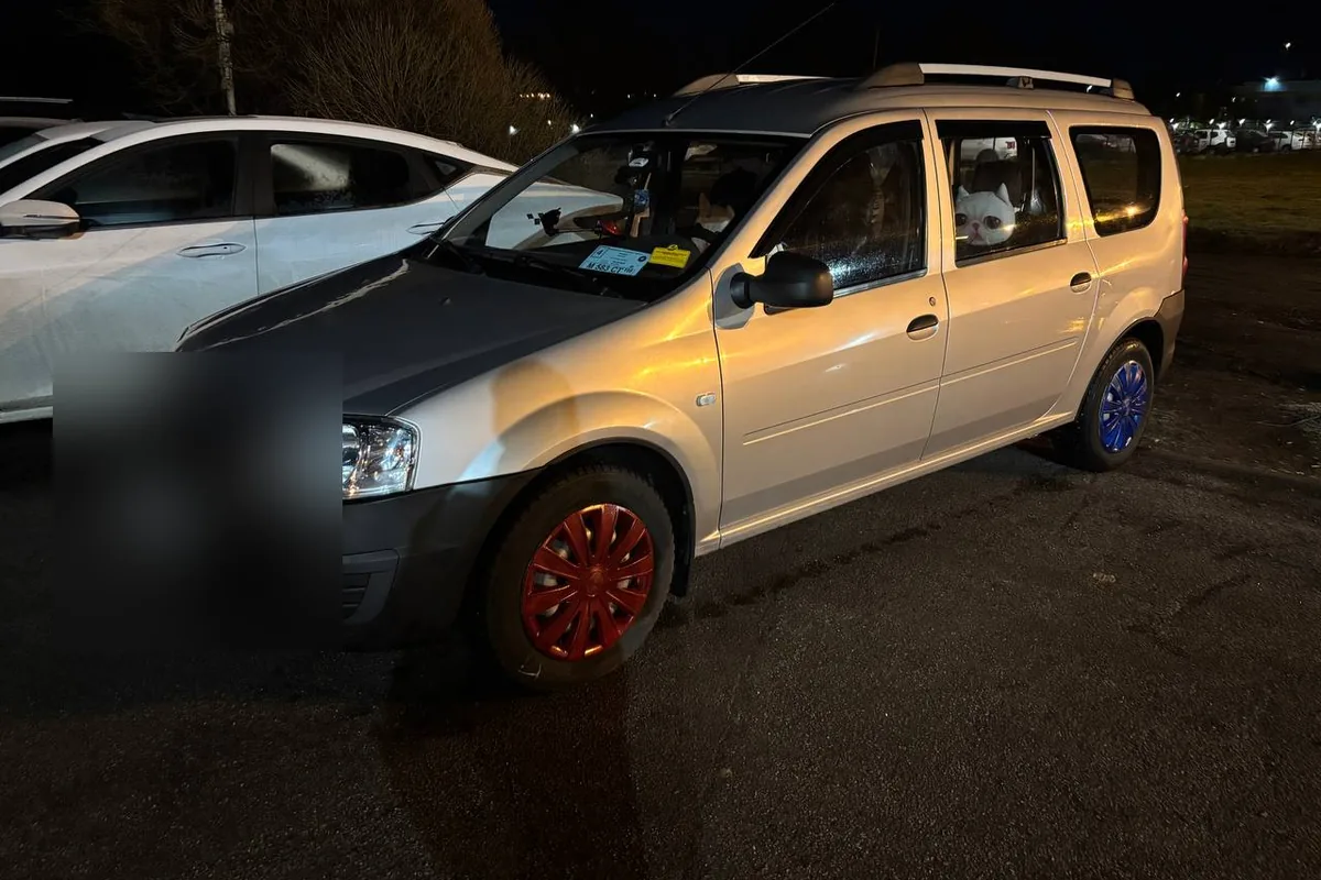 Lada Largus в простой комплектации без окраски бамперов