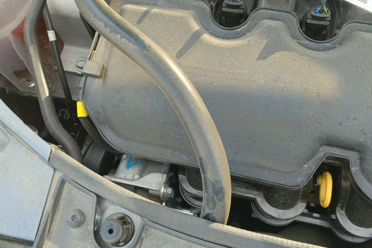 Перетёртый шланг кондиционера Lada Largus