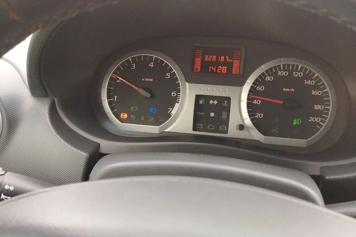 Лампа неисправности освещения на приборке Lada Largus