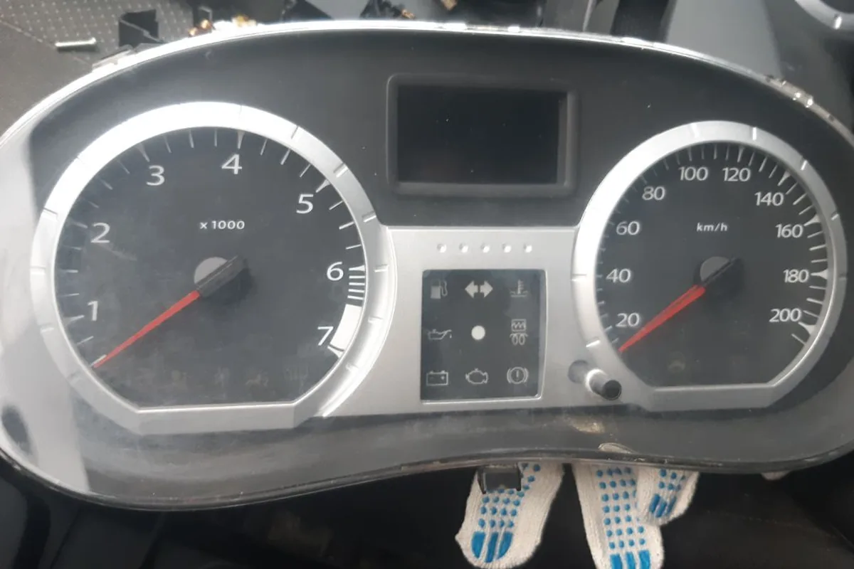 Снятая приборная панель Lada Largus