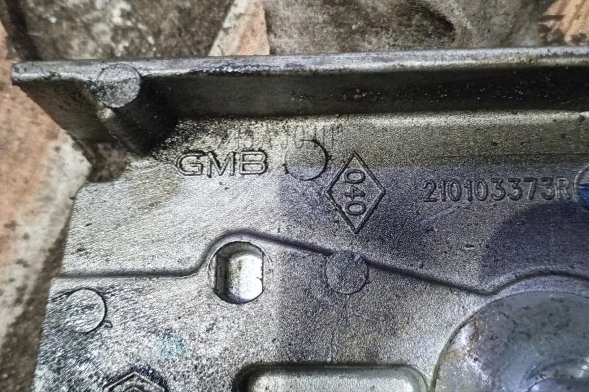 Корпус помпы GMB 210103373R с Lada Largus