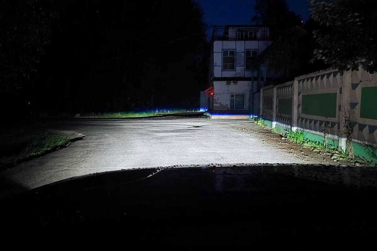 Свет Bi-LED в противотуманках Lada Largus 2025 года