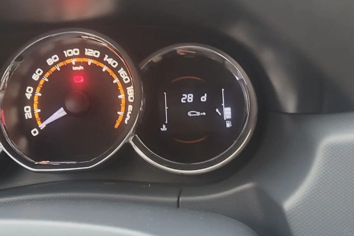 Индикатор ТО на приборной панели Lada Largus