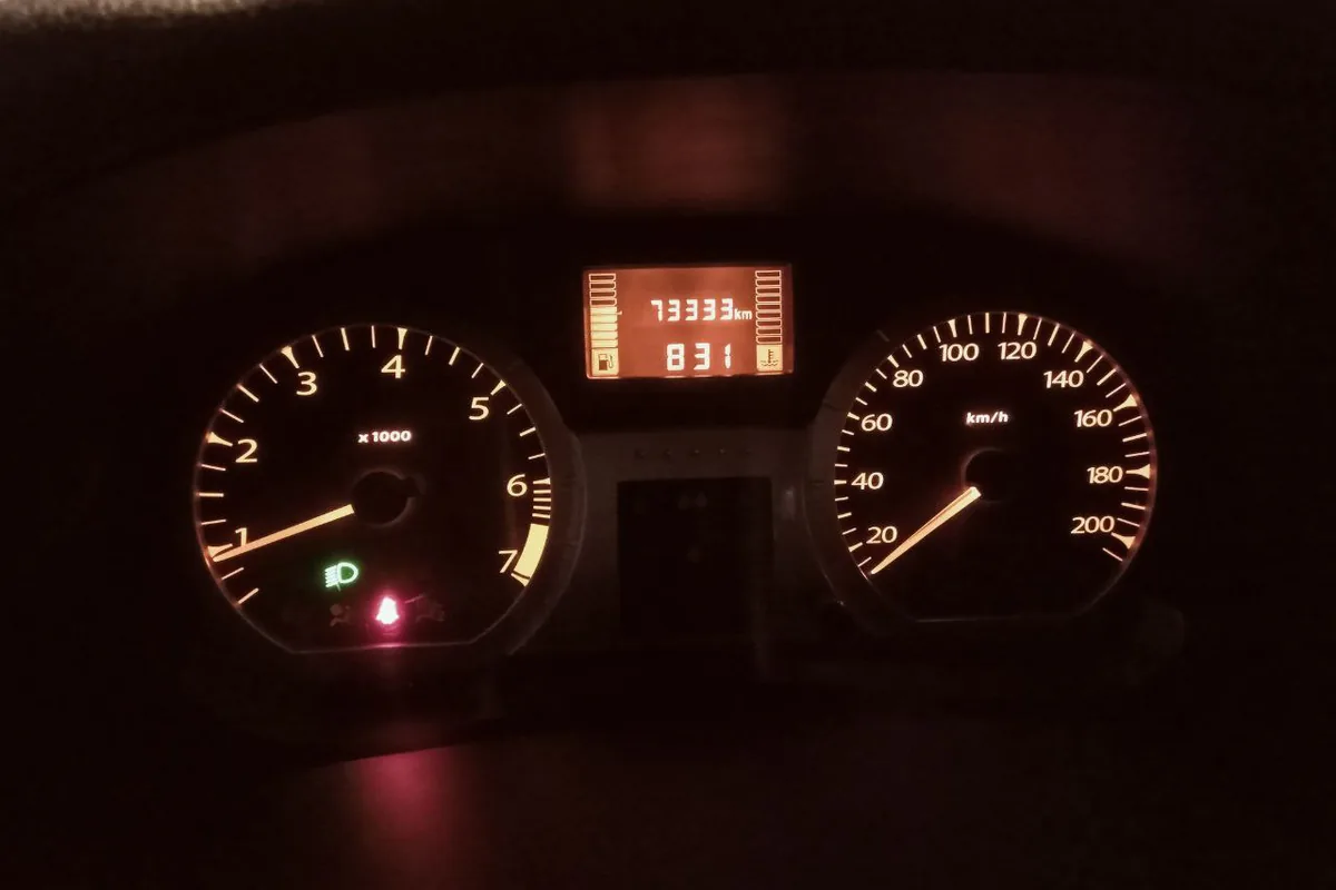 Шкала температуры на приборке Lada Largus при прогреве