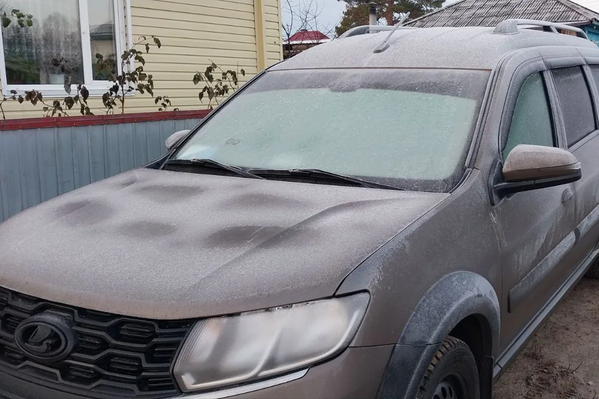 Lada Largus Cross в изморози после заморозка