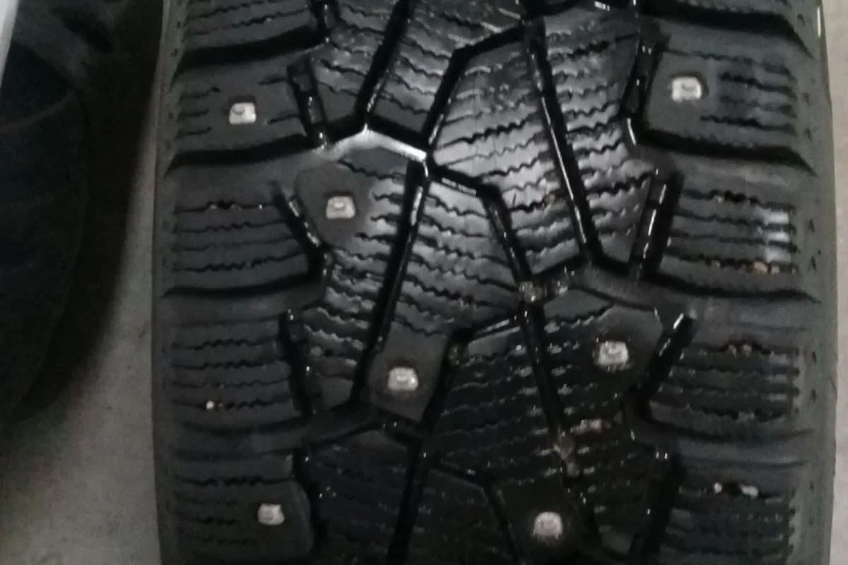 Шипованная шина Pirelli после шести сезонов на Lada Largus