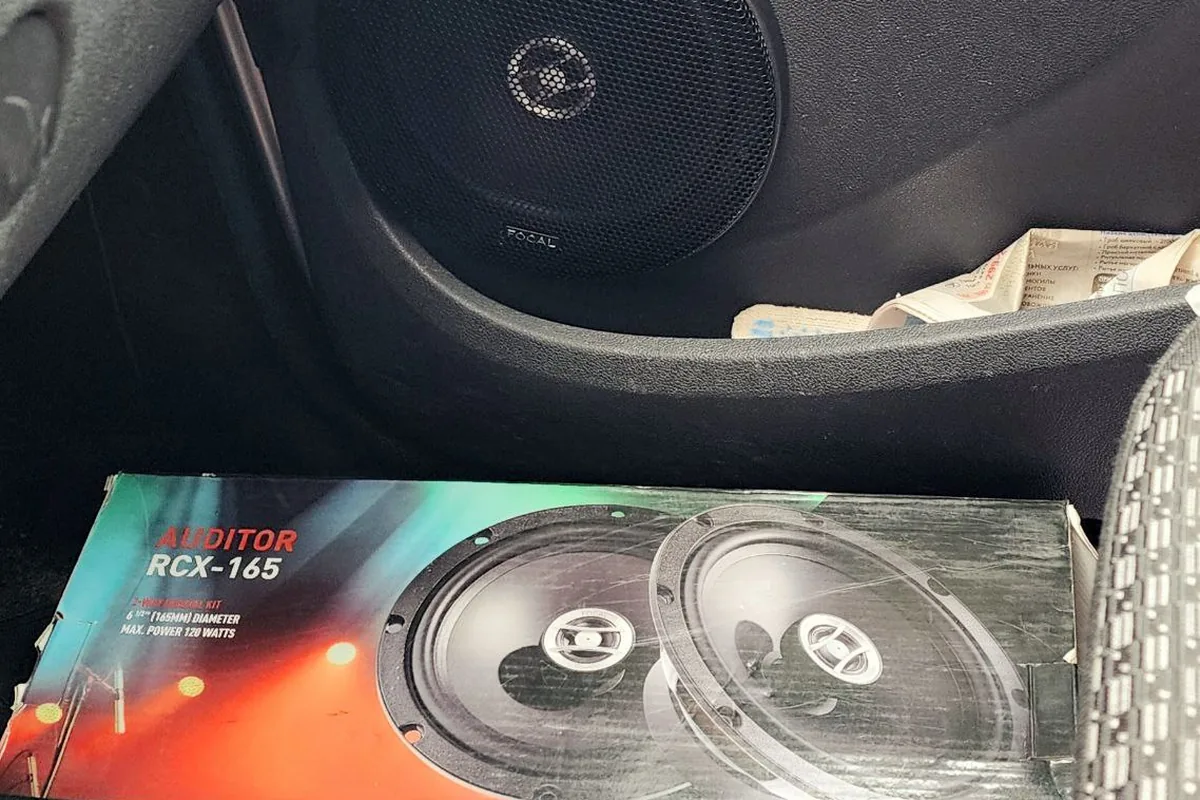 Динамики Focal для двери Lada Largus
