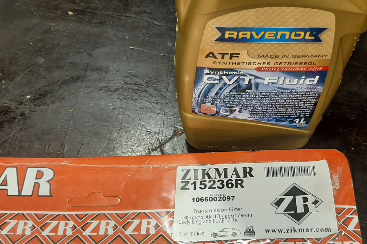 Канистра трансмиссионного масла Ravenol и упаковка фильтра вариатора
