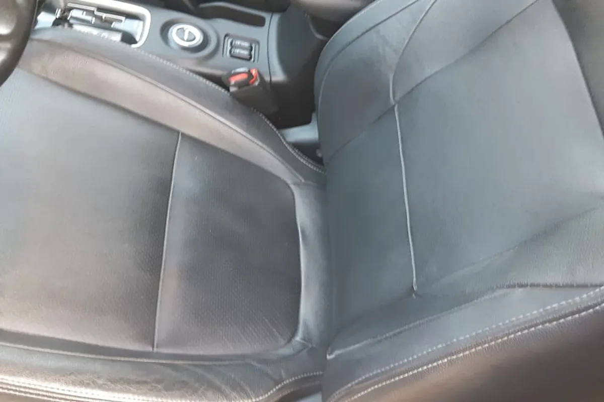 Кожаное водительское сиденье Mitsubishi Outlander 3 с потёртостями