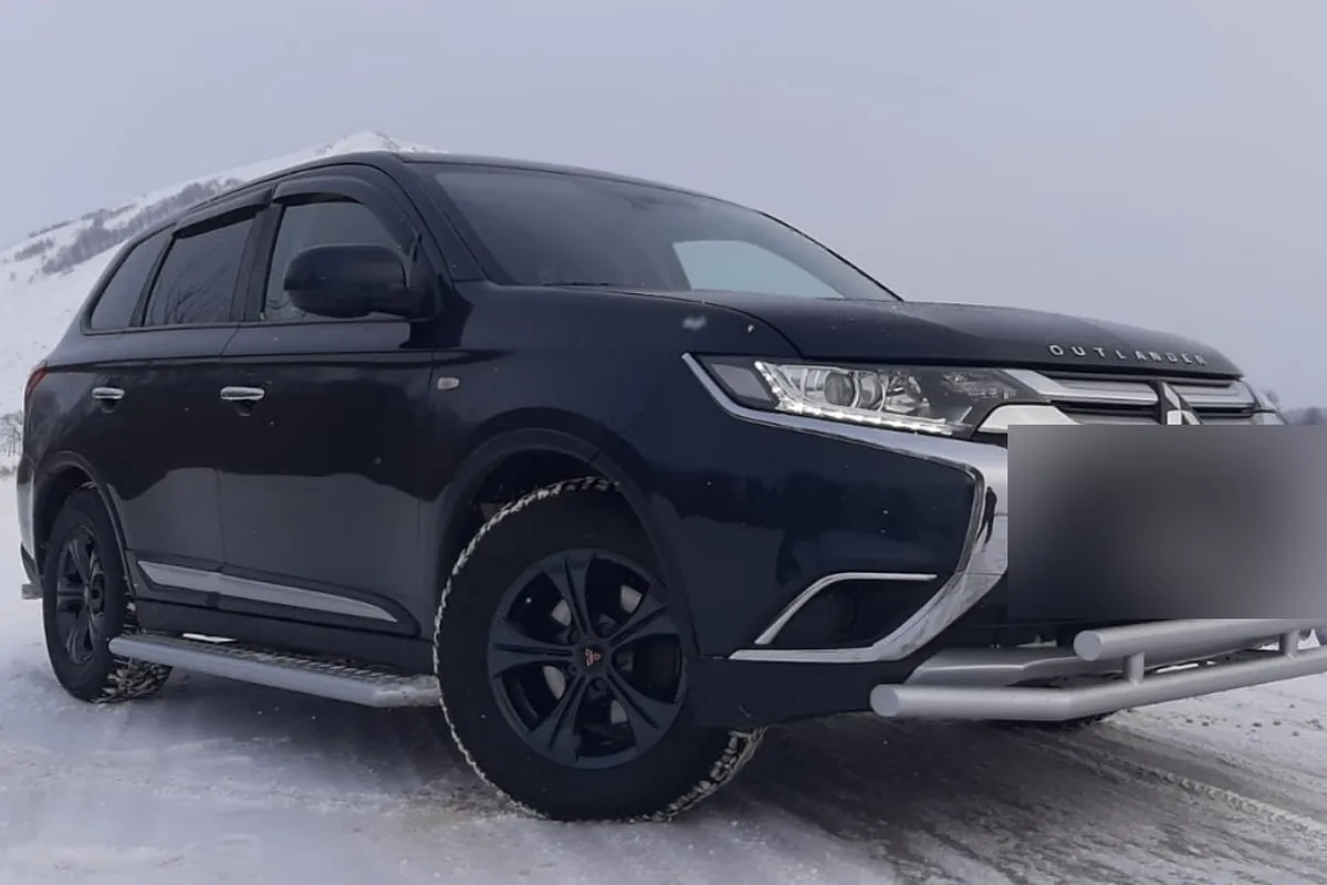 Mitsubishi Outlander 3 с обвесом после установки проставок