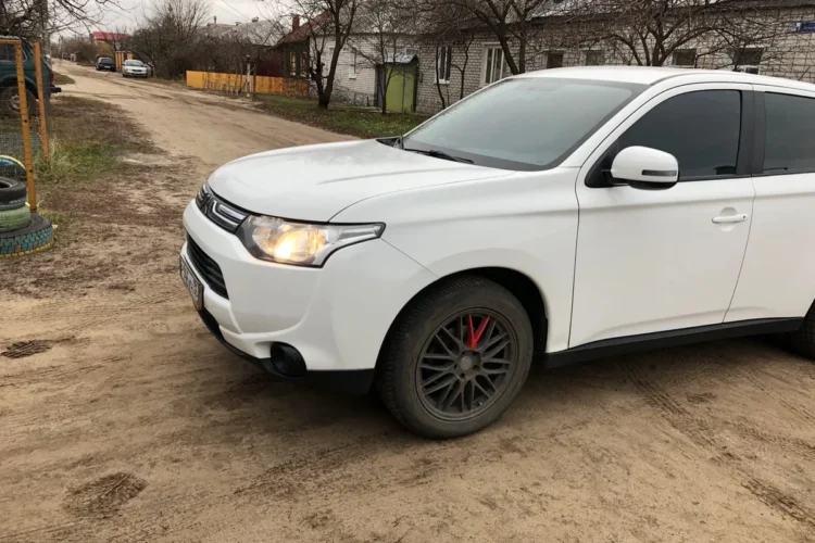 Mitsubishi Outlander 3 на шинах 225/60 R18