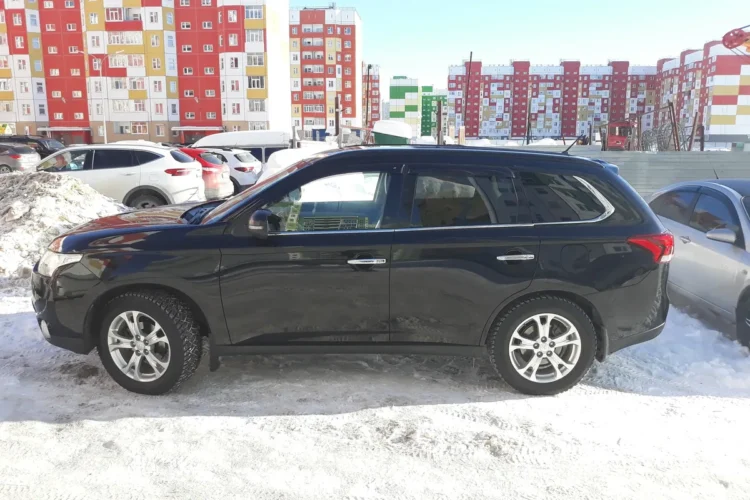 Mitsubishi Outlander 3 на зимних шинах 235/60 R18