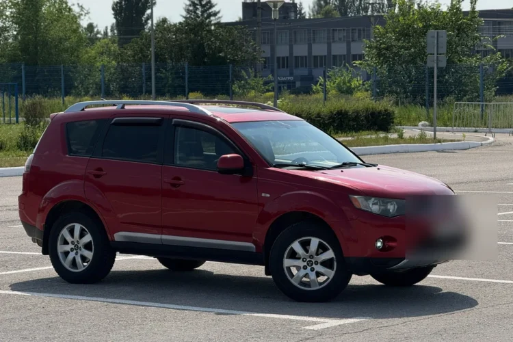 Красный Аутлендер XL с пробегом 295 тысяч