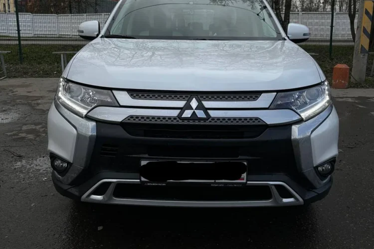 Mitsubishi Outlander 3 2019 года, вид спереди