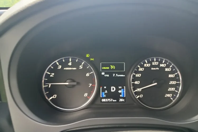 Приборка Mitsubishi Outlander 3 с включённым круиз-контролем