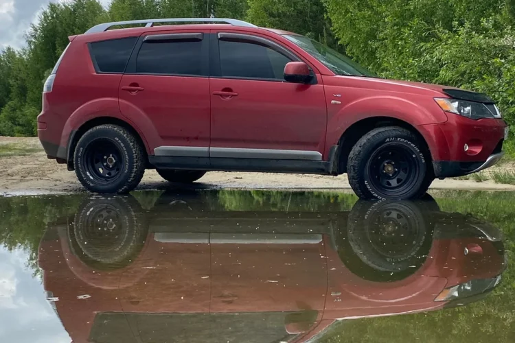 Mitsubishi Outlander XL на внедорожных 16-дюймовых дисках с шинами A/T
