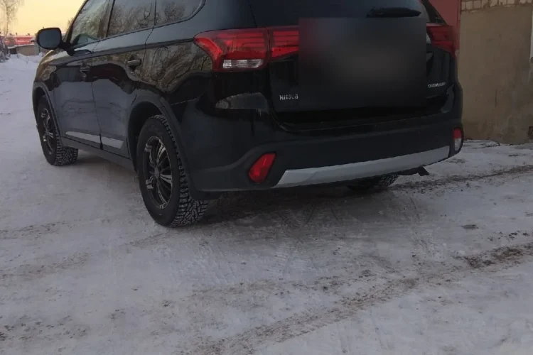 Mitsubishi Outlander 3 зимой на 16-дюймовых колёсах